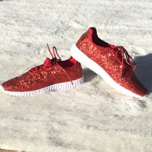Bright and Shiny RED Tennis Shoes, Size 7.5 EUC